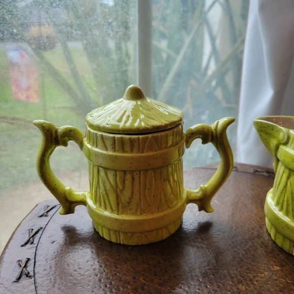 Vintage neon green Barrel cream and sugar dish. - Picture 2 of 4